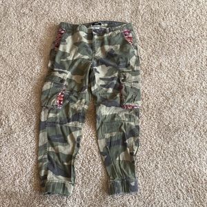 BDG CAMO CARGO JOGGERS SIZE 27